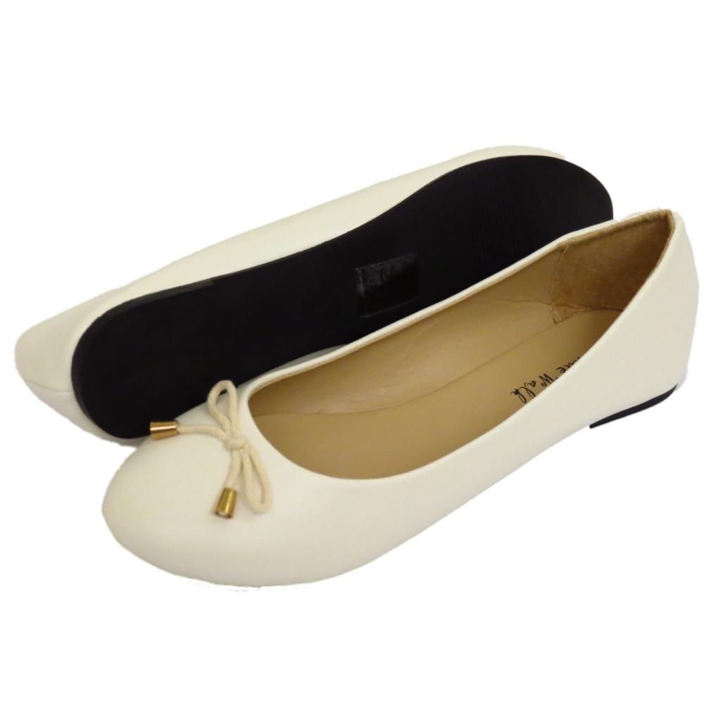 ladies white ballerina pumps