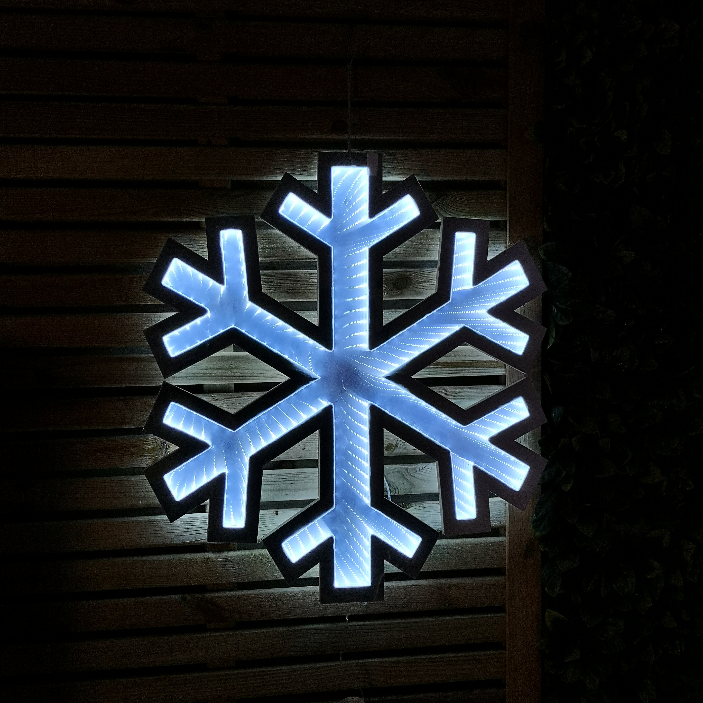 Choice of 32 Designs of LED Light Up Christmas Infinity Light Decorations - Picture 24 of 32