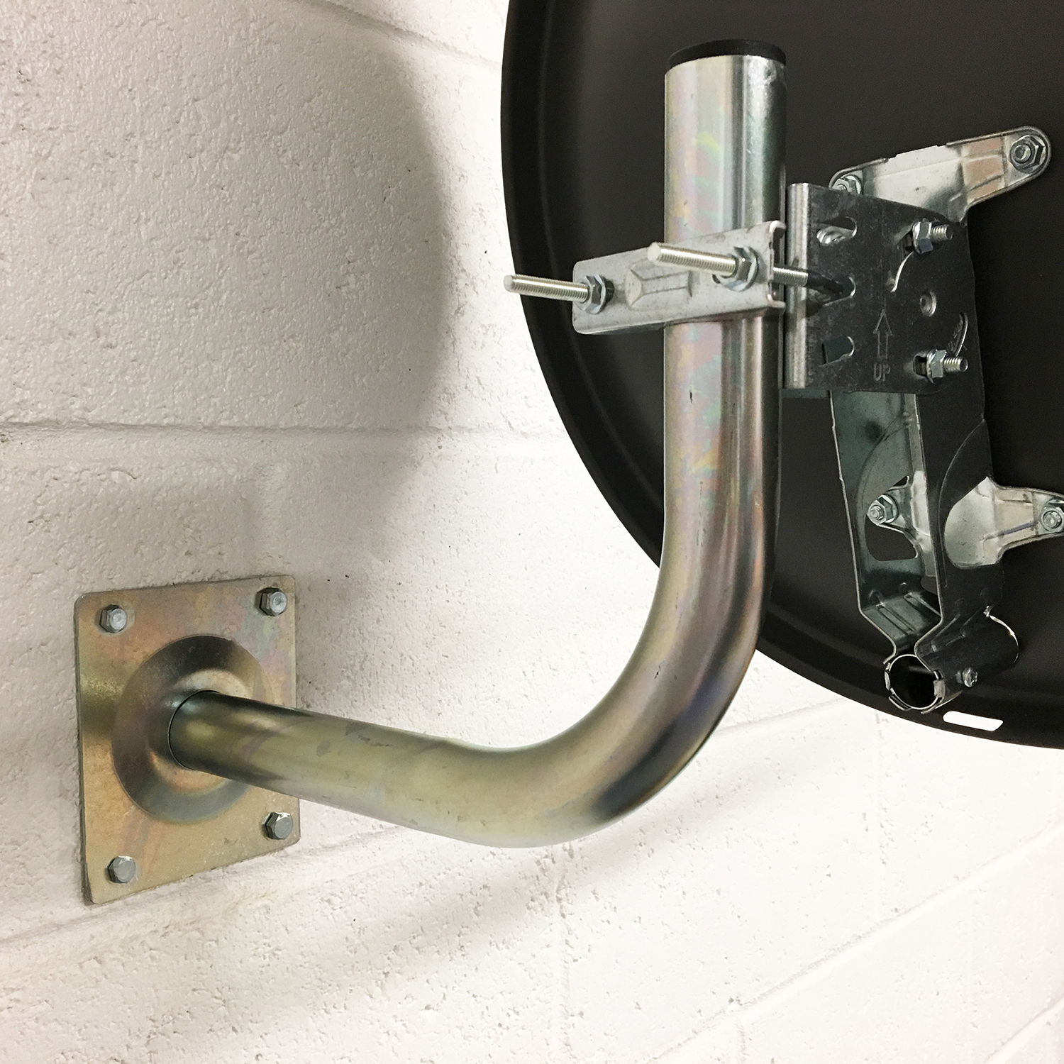 Satgear 60cm Zone 2 Solid Satellite Dish kit with Universal Quad LNB