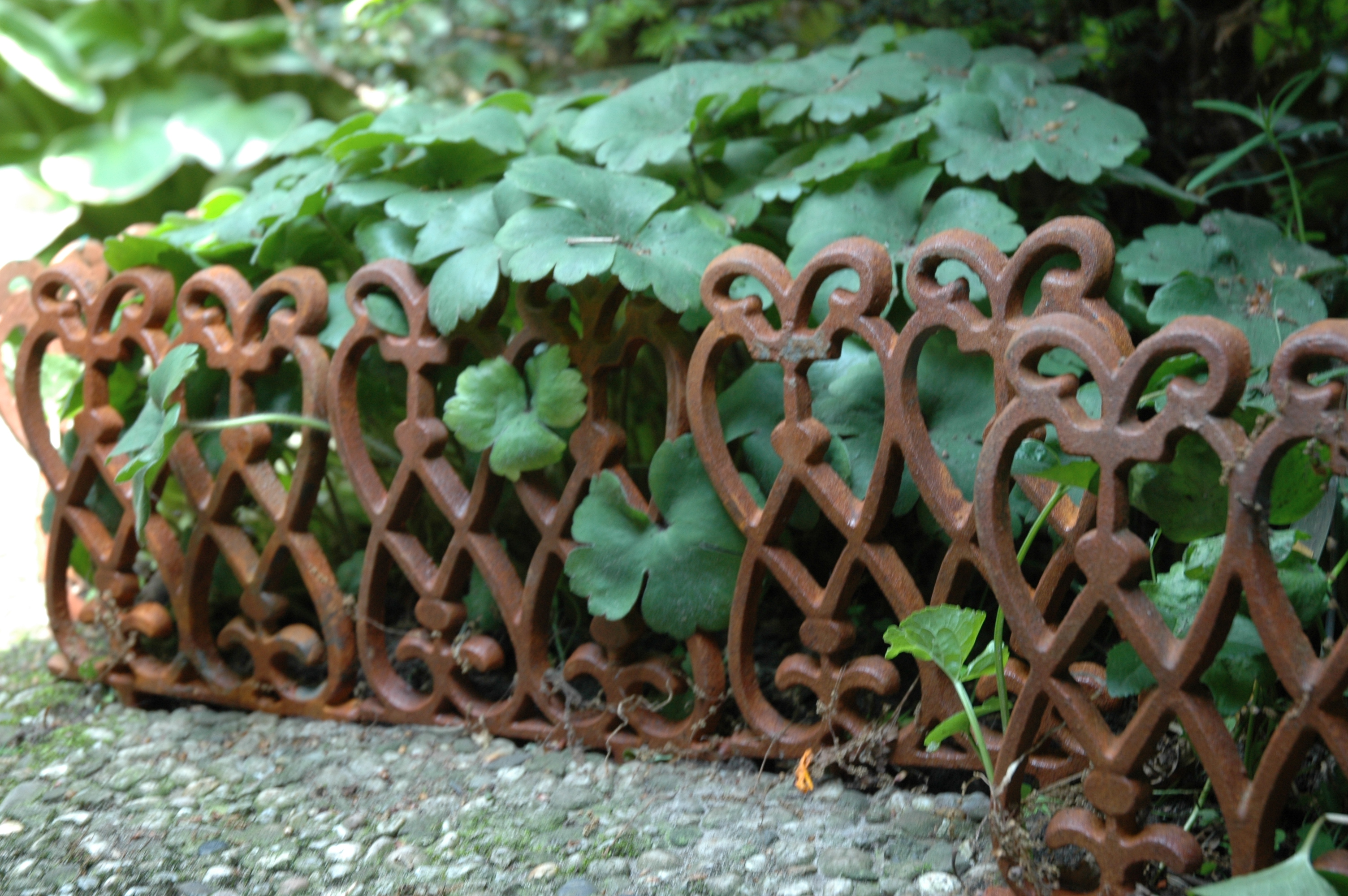 Ornate Cast Iron Brown Lawn Garden Edging Edge 27.5 x 14cm | eBay