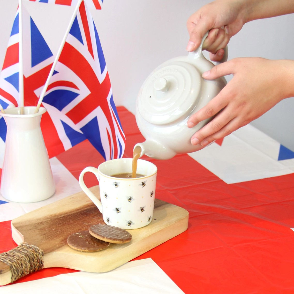Union Jack Plastic Wipe Clean Table Cloth - Tableware Kings Coronation Royal - 1