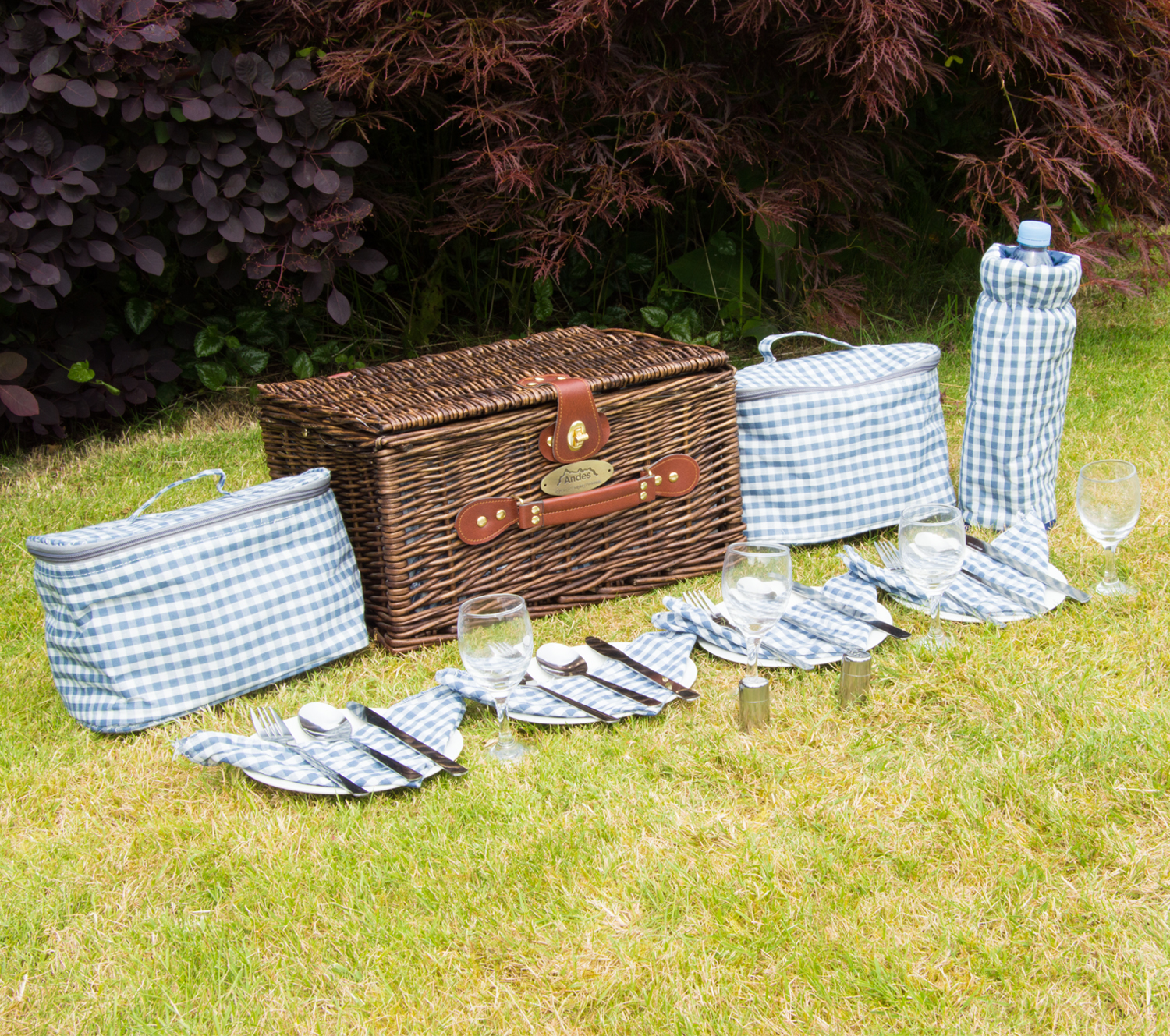 Andes 4 Person Luxury Wicker Basket Outdoor Picnic Hamper Set with Rug