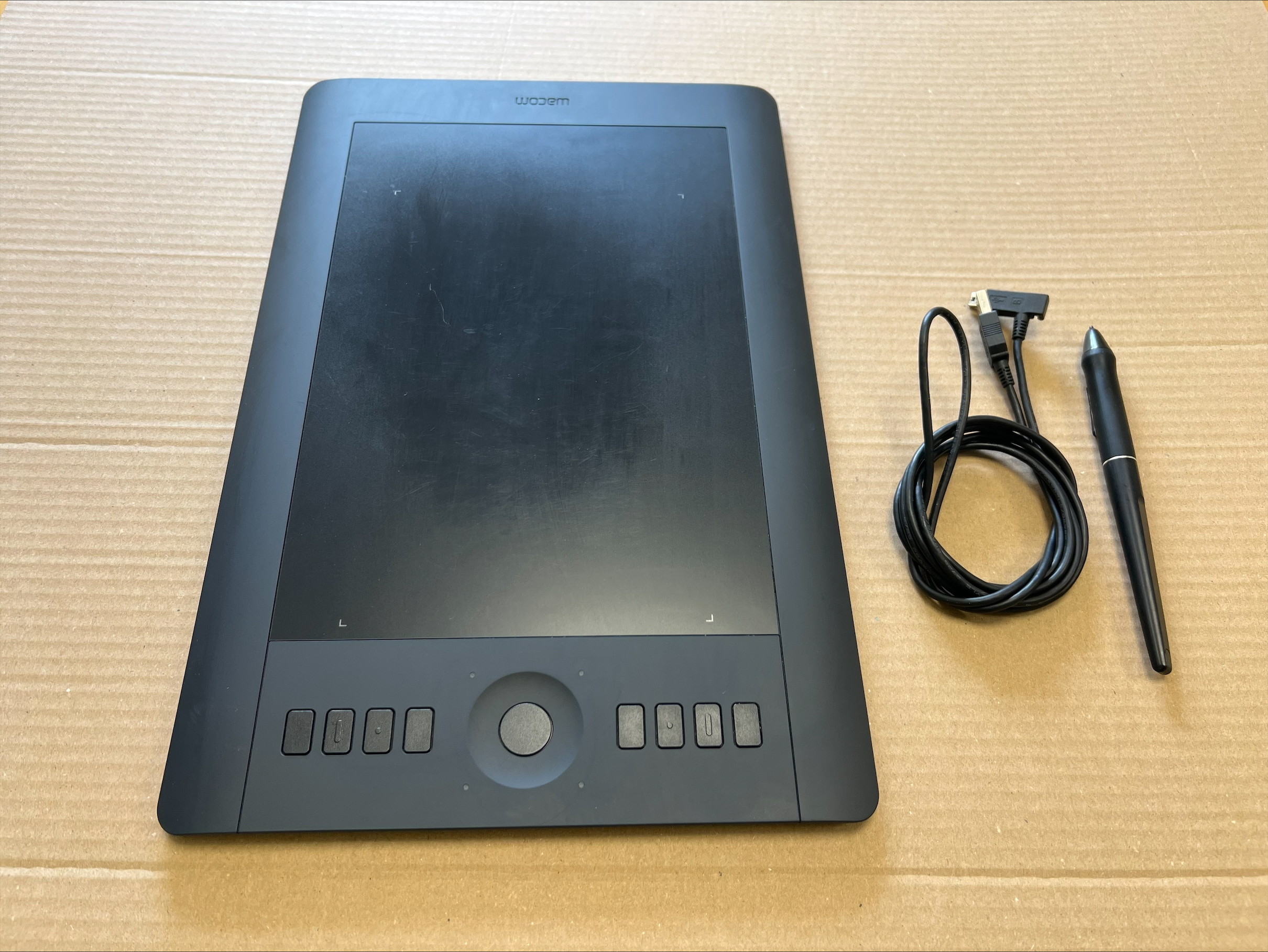 WACOM INTUOS PRO medium PTH-651/K1 Wacom - ワコム Intuos Pro