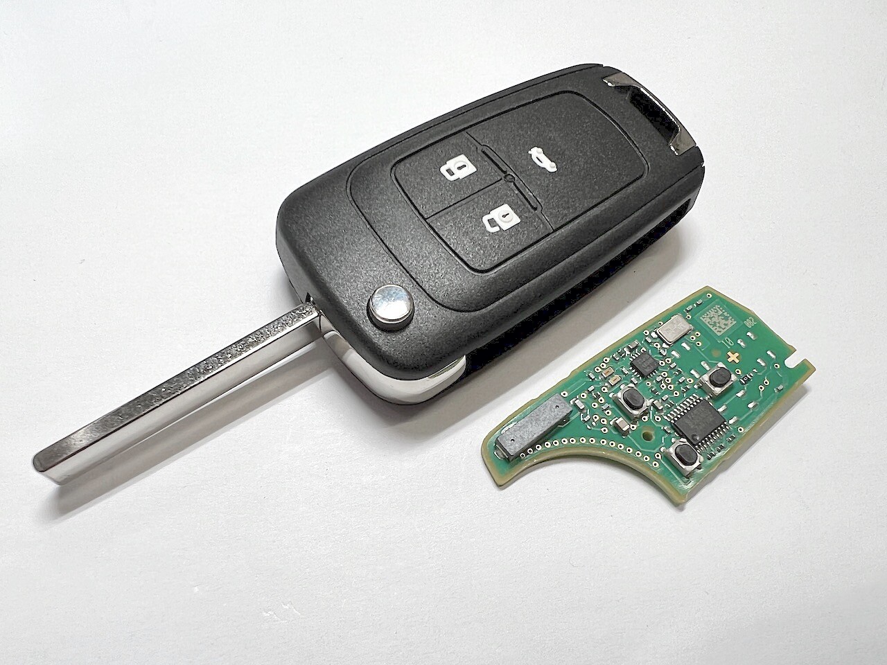RFC 3-Button Flip Key Remote – For Vauxhall Astra K 2015-2021, 434MHz, ID46, HU100 (Part 670)