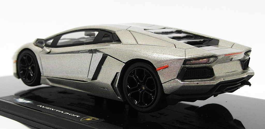 Hot Wheels 1/43 Scale BCK06 - Lamborghini Aventador - Batman