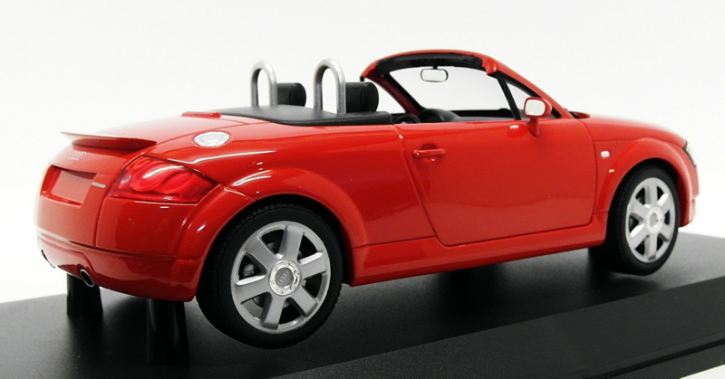 Minichamps 1/18 Scale Model Car 155 017032 - 1999 Audi TT Roadster - Red