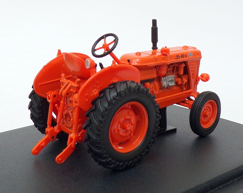Hachette 1/43 Scale Model Tractor HT133 - 1952 OM 35/40 R - Orange