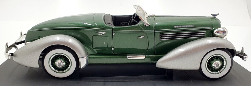 Ertl 1/18 Scale Diecast 32883 - 1935 Auburn 851 Speedster - Green/Silver