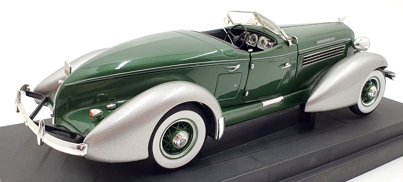 Ertl 1/18 Scale Diecast 32883 - 1935 Auburn 851 Speedster - Green/Silver