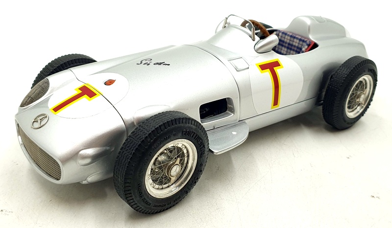 CMC 1/18 Scale M-006 - Mercedes-Benz W196 Monoposto 1954/55 S.Moss