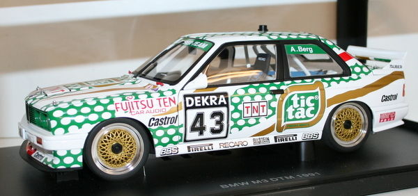 AutoArt 1/18 Scale Diecast Model 89147 - BMW M3 DTM 1991 TIC TAC Berg #43