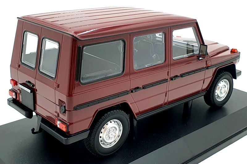 G Class ミニカー　1/18 Minichamps 1/18 Scale Diecast 155 038102 Mercedes-Benz G Wagon LWB