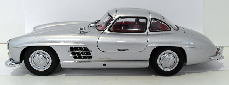 Minichamps 1/18 Scale diecast 180 039000 - Mercedes Benz 300sl 1954 Silver Minichamps 1/18 Scale diecast 180 039000 - Mercedes Benz 300sl 1954 Silver