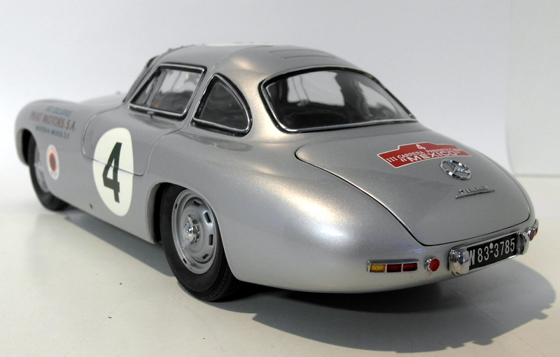 CMC 1/18 Scale Diecast M023 Mercedes Benz 300 SL Carrera