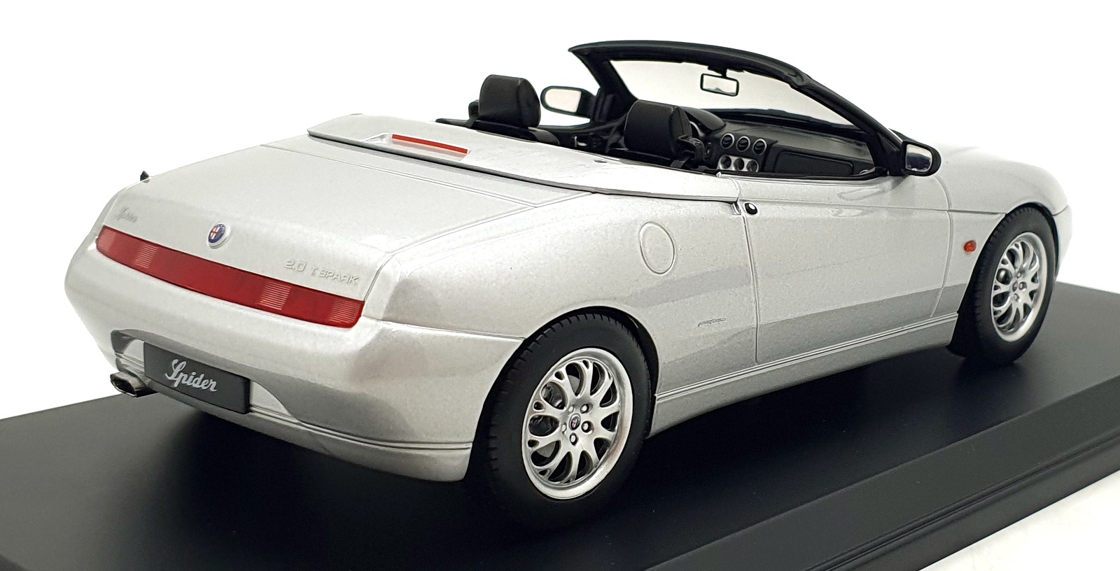 Norev 1/18 Scale 187853 - 1999 Alfa Romeo Spider - Silver Norev 1/18 Scale 187853 - 1999 Alfa Romeo Spider - Silver