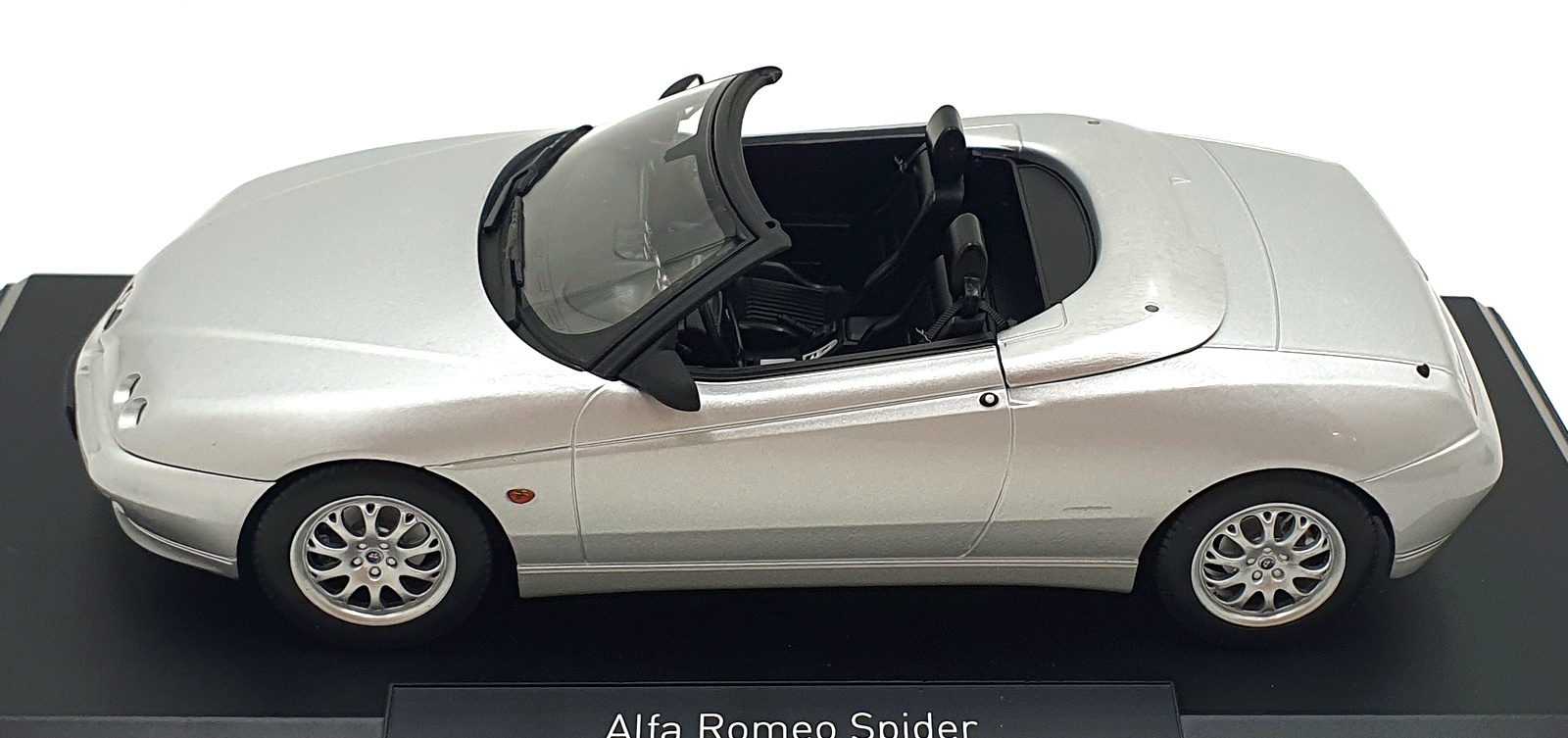 Norev 1/18 Scale 187853 - 1999 Alfa Romeo Spider - Silver Norev 1/18 Scale 187853 - 1999 Alfa Romeo Spider - Silver