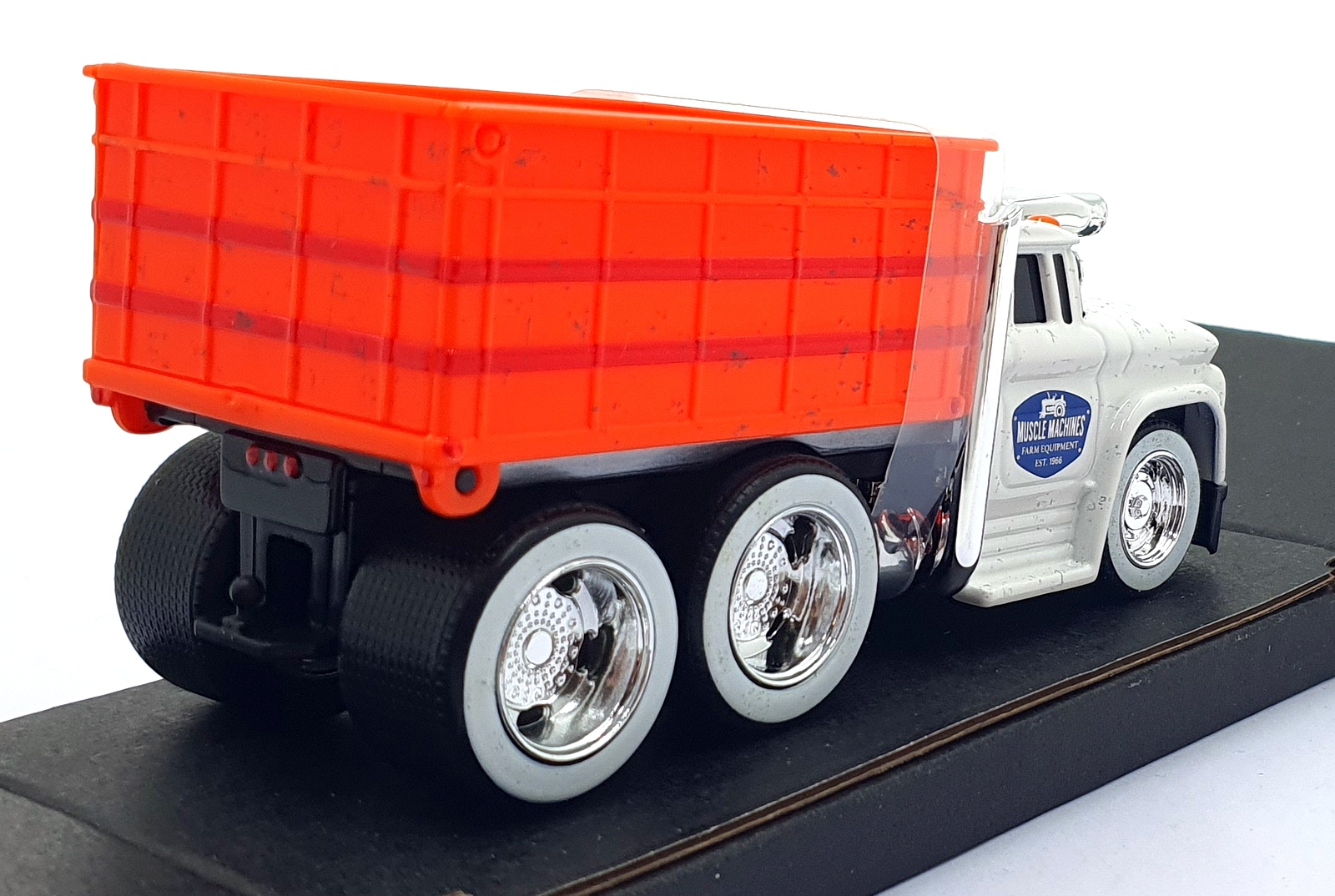 Muscle Machines 1/64 Scale 11610 - 1966 Chevrolet C60 Grain Truck