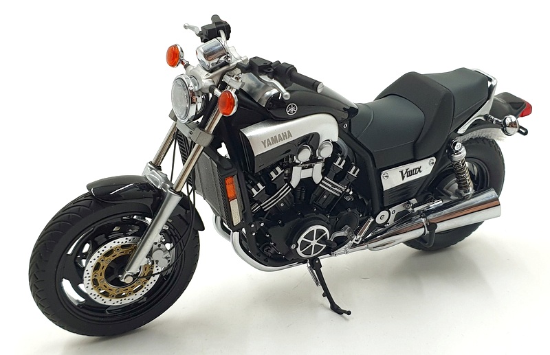 Minichamps 1/12 Scale 122 163704 - Yamaha Vmax 1993 - Black