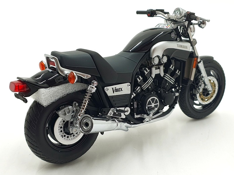 Minichamps 1/12 Scale 122 163704 - Yamaha Vmax 1993 - Black
