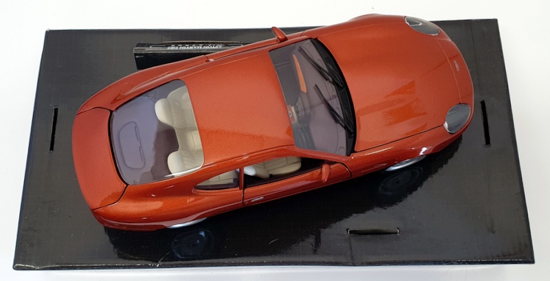 Guiloy 1/18 Scale Diecast 67509 - Aston Martin DB7 - Cooper