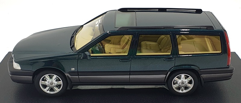 Cult 1/18 Scale CML181-2 - 1996-99 Volvo V70 XC Cross Country