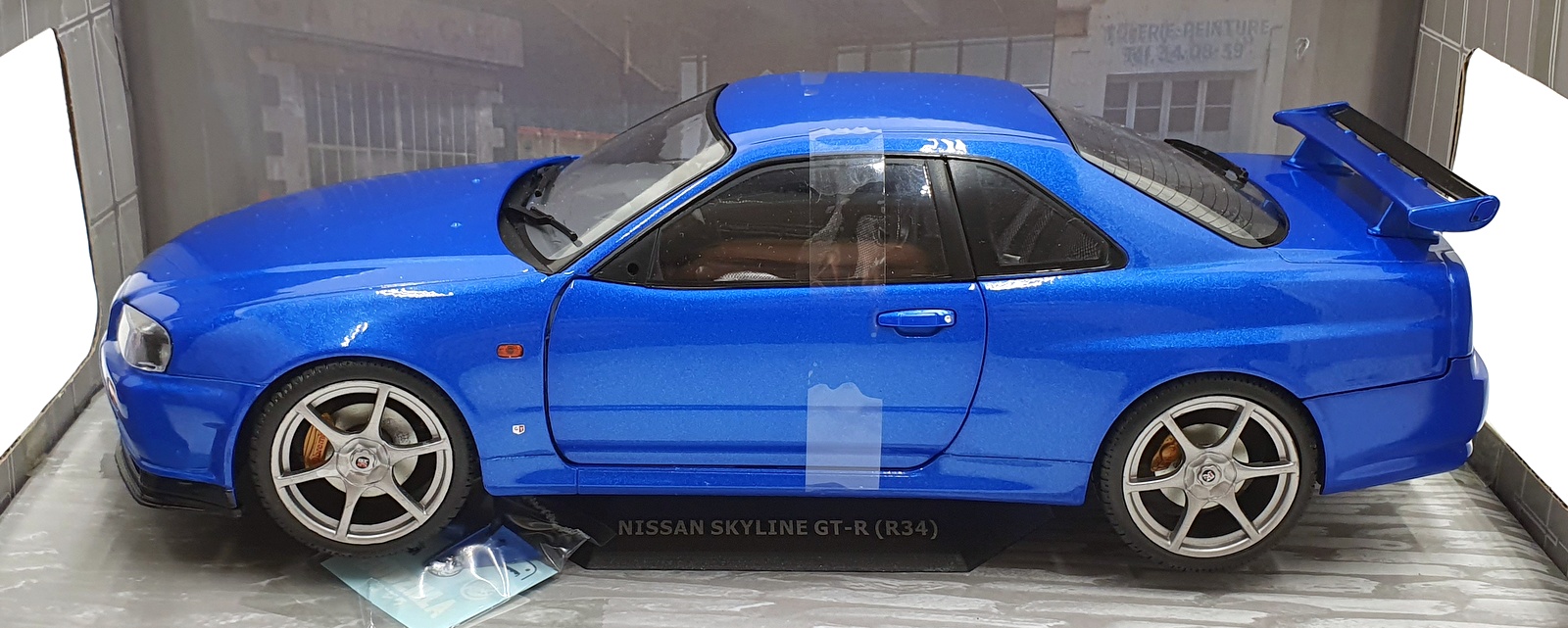 Solido 1/18 Scale Diecast S1804301 - 1999 Nissan Skyline R34 GTR Bayisde Blue Solido 1/18 Scale Diecast S1804301 - 1999 Nissan Skyline R34 GTR Bayisde Blue