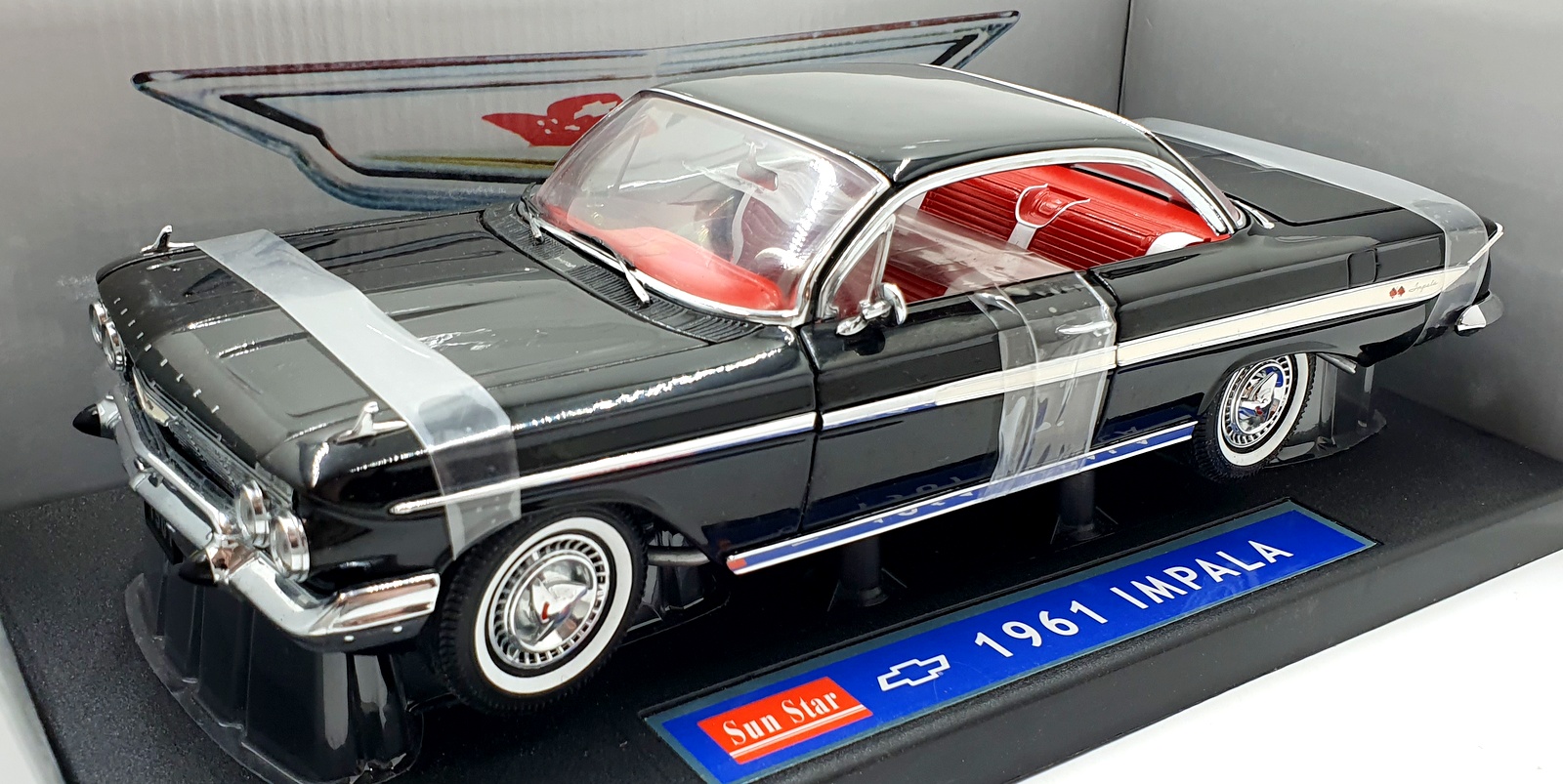 Sun Star 1/18 Scale Diecast 2101 - 1961 Chevrolet Impala SS 409