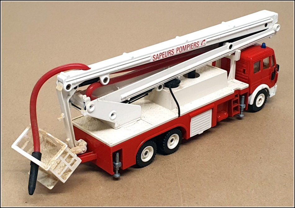 Siku 1/55 Scale 3720 - Mercedes Benz Fire Engine Sapeurs Pompiers - Red/White