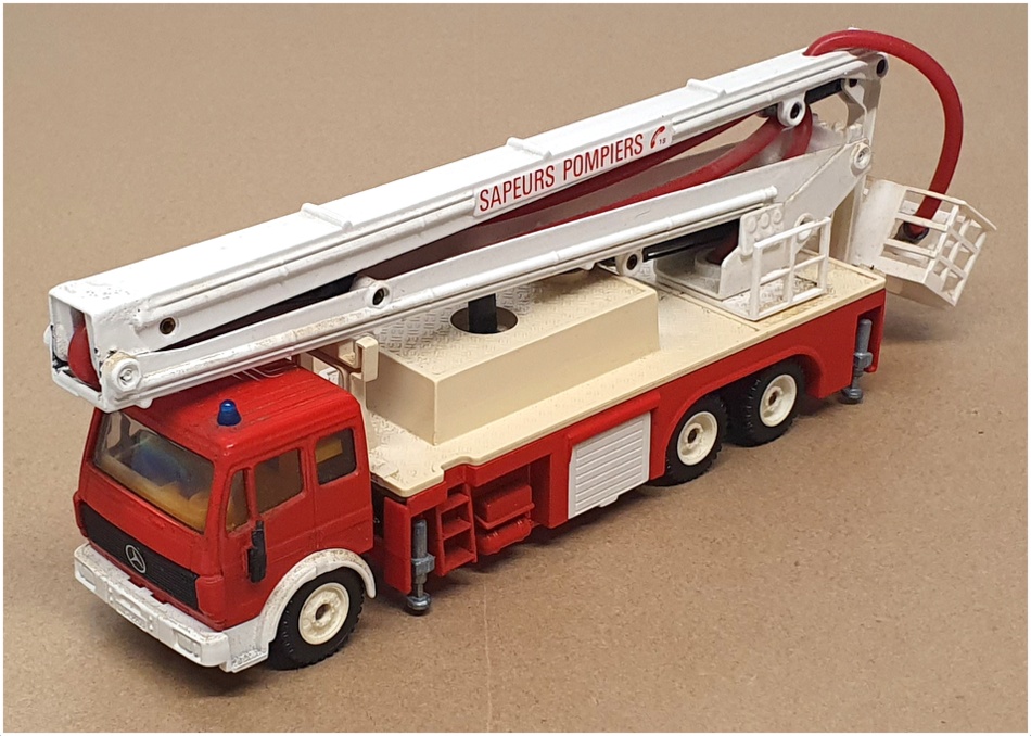 Siku 1/55 Scale 3720 - Mercedes Benz Fire Engine Sapeurs Pompiers - Red/White