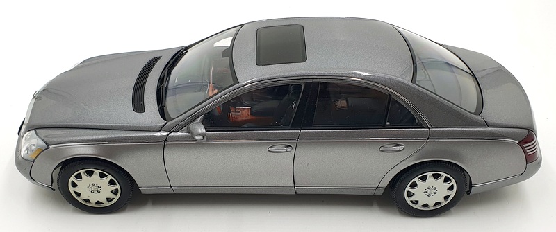 Autoart 1/18 Scale Diecast 76152 - Maybach 57 SWB - Grey