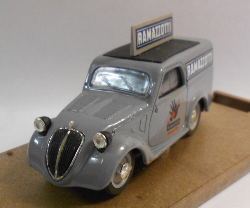 Brumm 1/43 Scale Metal Model - R52 FIAT 500 PUBBLICITARIO 500 A RAMAZZOTTI