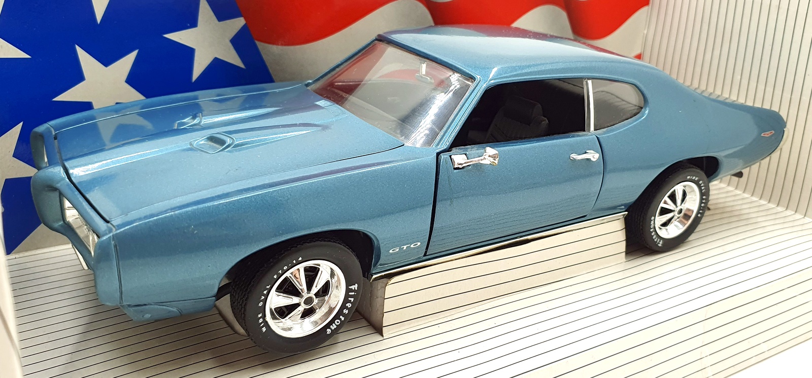 Ertl 1/18 Scale Diecast 7466 - 1969 Pontiac GTO - Blue Ertl 1/18 Scale Diecast 7466 - 1969 Pontiac GTO - Blue