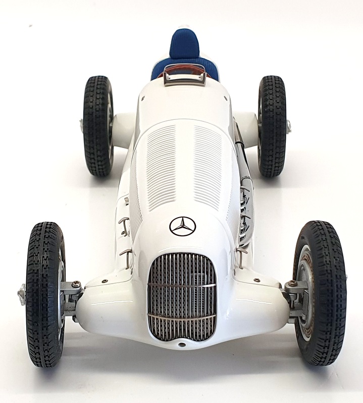 CMC 1/18 Scale Model Car M-065 - 1934 Mercedes Benz W25
