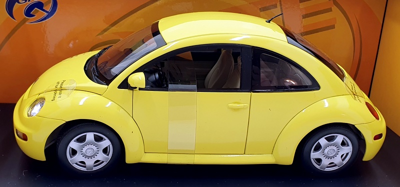 Gate 1/18 Scale Diecast 01036 - VW New Beetle Coupe 1998 - Yellow Gate 1/18 Scale Diecast 01036 - VW New Beetle Coupe 1998 - Yellow