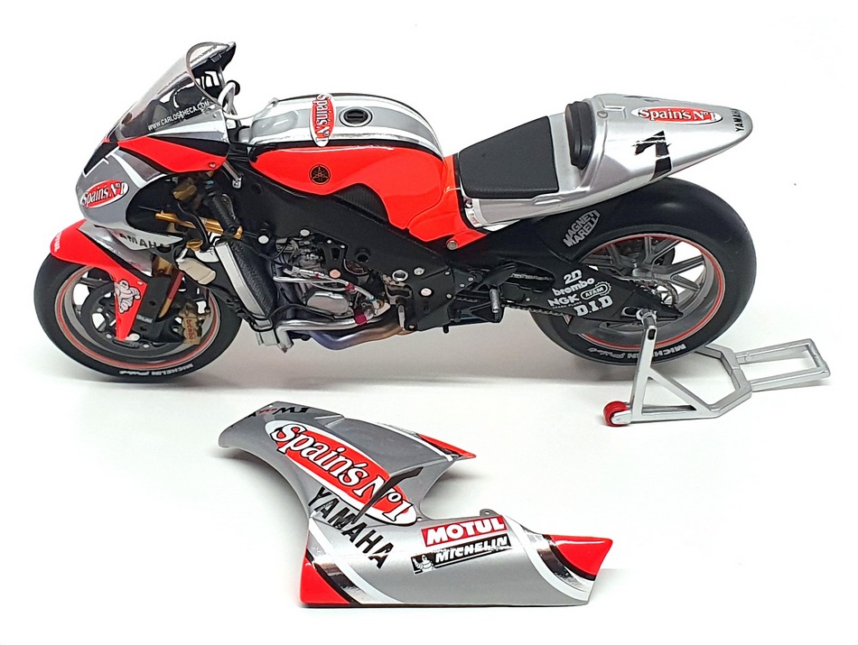 Minichamps 1/12 Scale 122 036307 - Yamaha YZR-M1 Checa MotoGP 2003