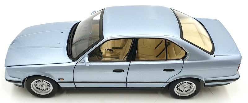 Minichamps 1/18 Scale Diecast 100 024007 - BMW 535i E34 1988