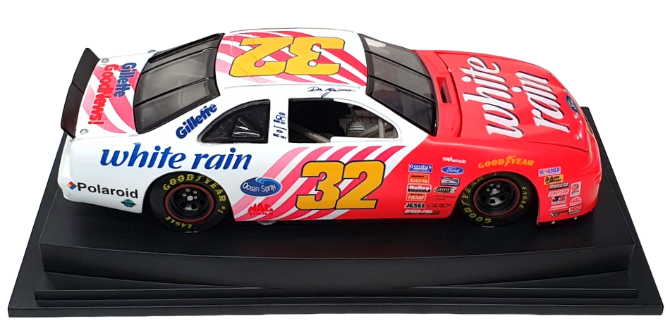 Revell 1/24 Scale 3865 - 1997 Ford T-Bird Nascar #32 Dale Jarrett - White Rain