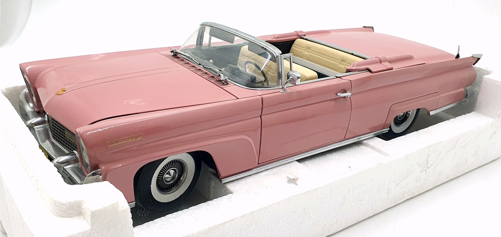 Sun Star 1/18 Scale Diecast 4702 - 1958 Lincoln Continental MKIII