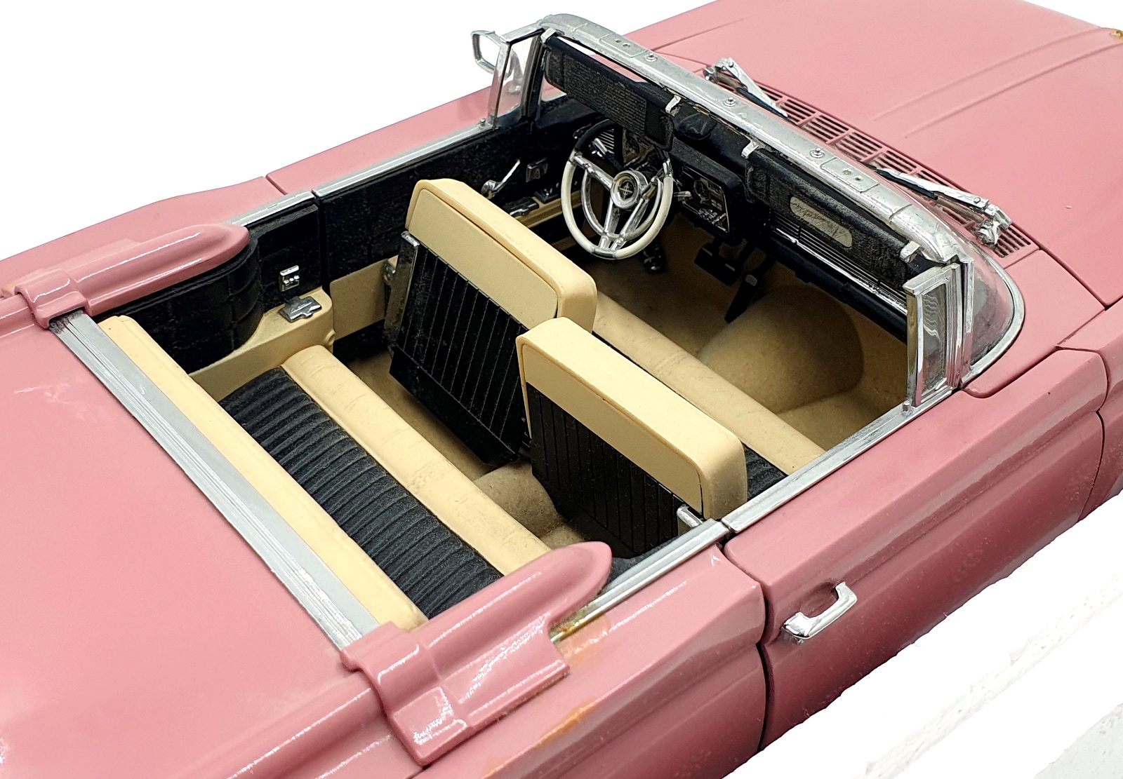 Sun Star 1/18 Scale Diecast 4702 - 1958 Lincoln Continental MKIII