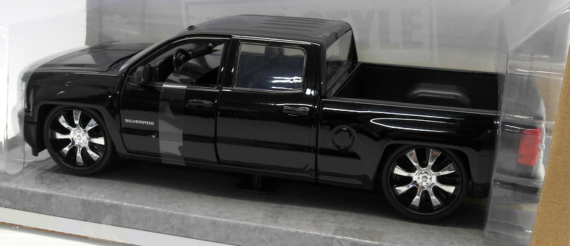 Jada Just Trucks 1/24 Scale Diecast - 97026 2014 Chevrolet Silverado Black