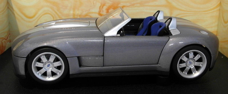 Hot Wheels 1/18 Scale Diecast - G7220 Ford Shelby Cobra Silver