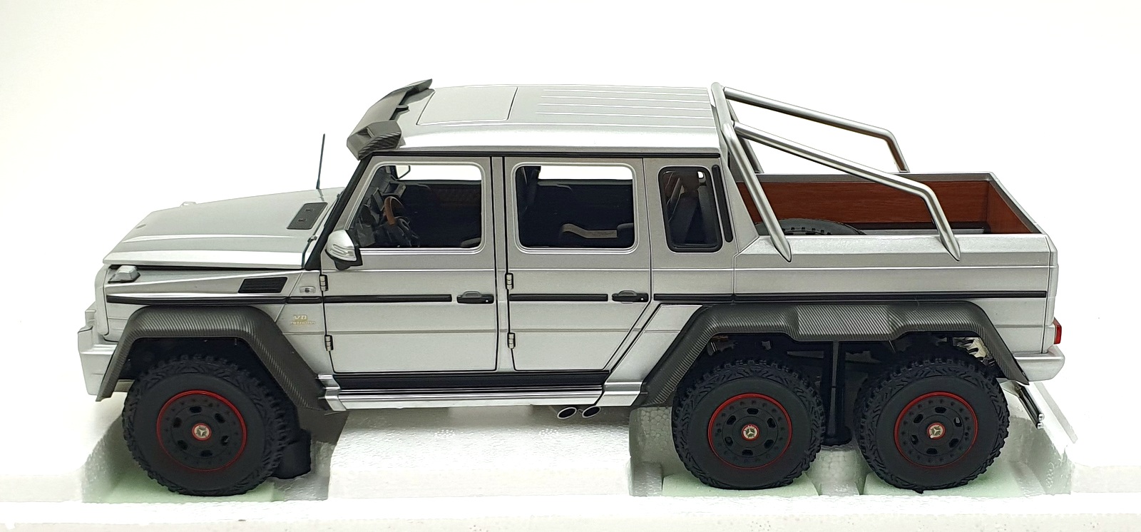 Autoart 1/18 Scale 76301 - Mercedes G63 AMG 6x6 Truck - Silver
