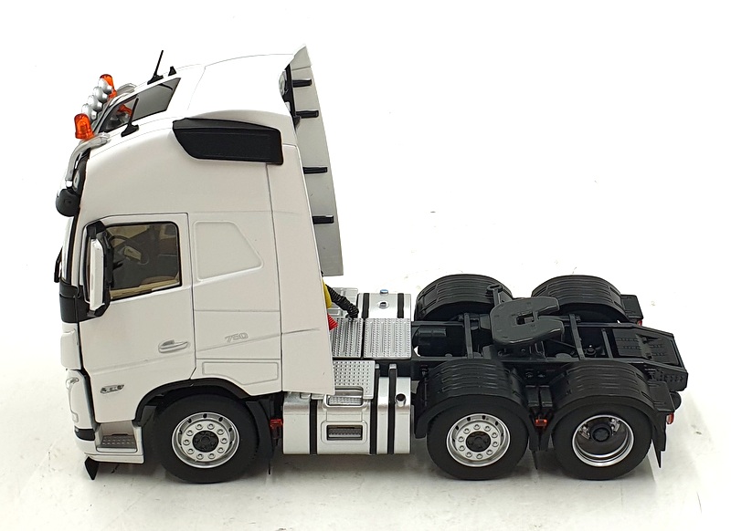 Marge Models 1/32 Scale 2321-01 - Volvo FH5 6x2 Truck