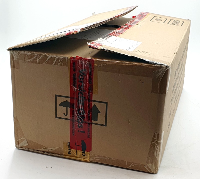 CMC 1/18 Scale M-172 Maserati 300S Dirty Hero With Figures and Engine With Case