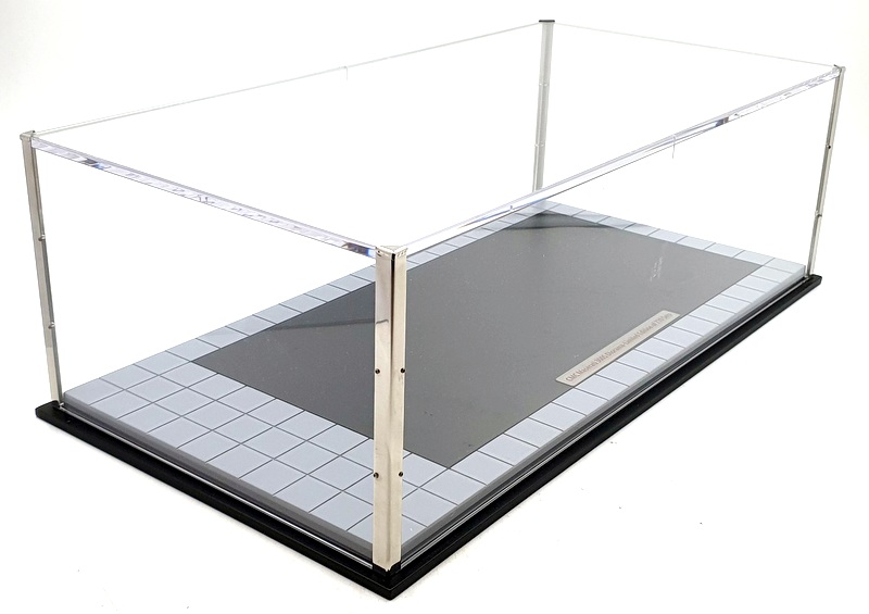 CMC 1/18 Scale M-172 Maserati 300S Dirty Hero With Figures and Engine With Case