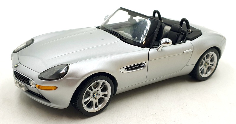 Kyosho 1/18 Scale Diecast 80 43 0 007 667 BMW Z8 James Bond 007