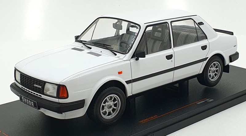 Ixo 1/18 Scale Diecast 18CMC158 - 1988 Skoda 130 L - White