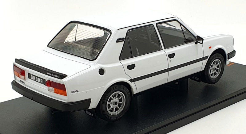 Ixo 1/18 Scale Diecast 18CMC158 - 1988 Skoda 130 L - White