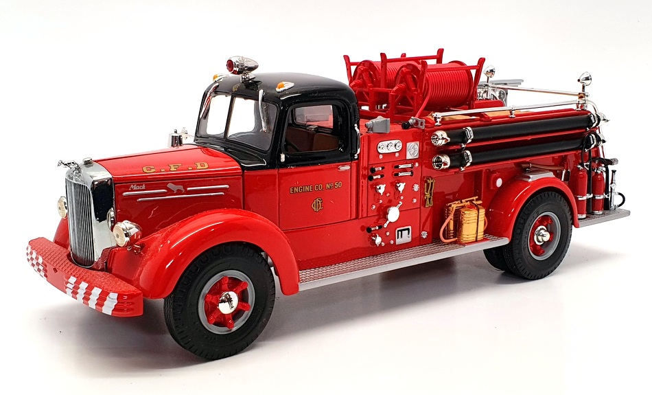三 First Gear 1/34 Scale 18-3247 - Mack L Model Pumper - Smokey Bear