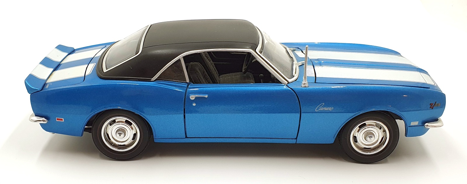 Maisto 1/18 Scale Diecast 14126C - 1968 Chevrolet Camaro Z/28